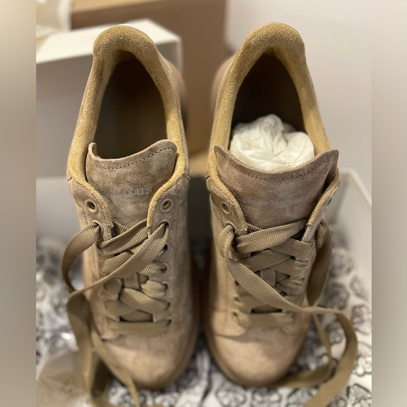 Alexander McQueen Oversize Sneaker (Size 43EU/10.5US) NEVER WORN 🔥 - Picture 3 of 6